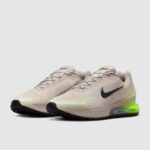 Nike Sportswear Air Max Phoenix – Size 7 – 10.5