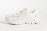 Nike Zoom Vomero 5 Trainers (White/Cream) – Use code BONUS – (UK Sizes 3.5, 4.5 & 5.59)