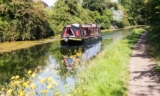 One Or Two Night Stay in a Narrowboat With a Bottle Of Fizz And Breakfast – With Code – For up to 2 Adults & 2 Kids