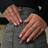 Short Almond Press on Nails, 24pcs 12 Sizes French Tip False Nails Press Ons Glossy Brown Dyed Fake Nails with Leopard Print Flower Golden Pearl Design, Reusable False Nails Almond for Home Manicure