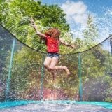 Vinsani 10M/32FT Trampoline Lawn Sprinkler Outdoor Water Park Sprayer Hose, Adjustable Water Pressure, Leakproof PE Material Trampoline Accessories for Summer Fun Garden Play Kids Outdoor Cooling